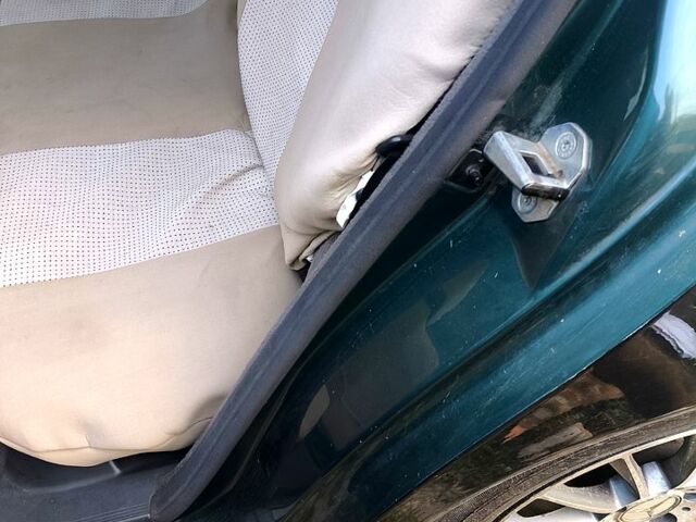 Зеленый Мерседес Е-Класс, объемом двигателя 2.9 л и пробегом 486 тыс. км за 2999 $, фото 6 на Automoto.ua