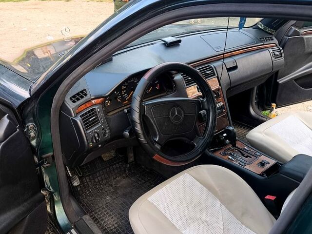 Зеленый Мерседес Е-Класс, объемом двигателя 2.9 л и пробегом 486 тыс. км за 2999 $, фото 2 на Automoto.ua