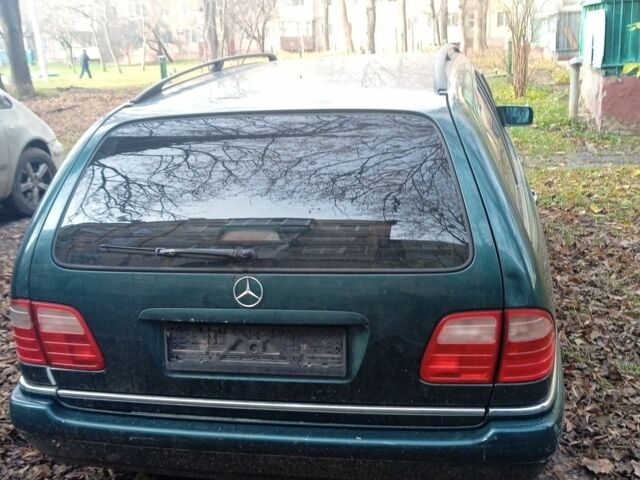 Зеленый Мерседес Е-Класс, объемом двигателя 2 л и пробегом 300 тыс. км за 1654 $, фото 4 на Automoto.ua