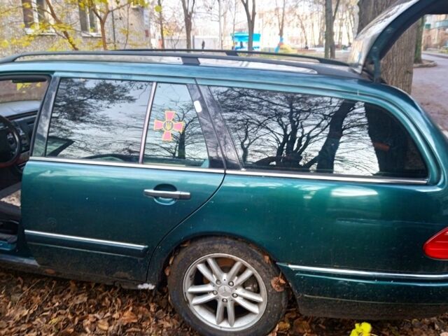 Зеленый Мерседес Е-Класс, объемом двигателя 2 л и пробегом 300 тыс. км за 1654 $, фото 7 на Automoto.ua