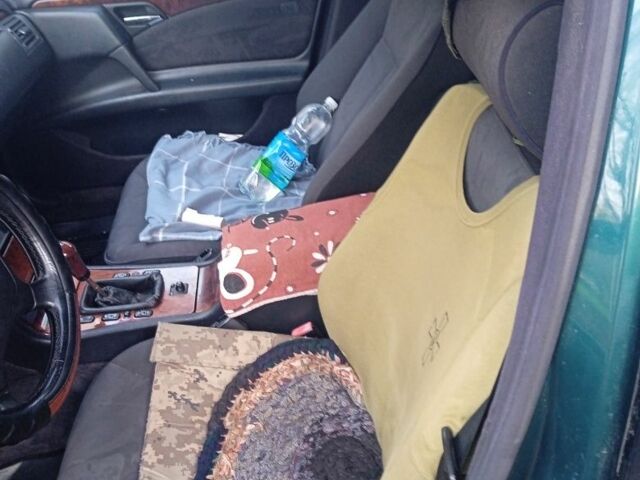 Зеленый Мерседес Е-Класс, объемом двигателя 2 л и пробегом 300 тыс. км за 1654 $, фото 5 на Automoto.ua