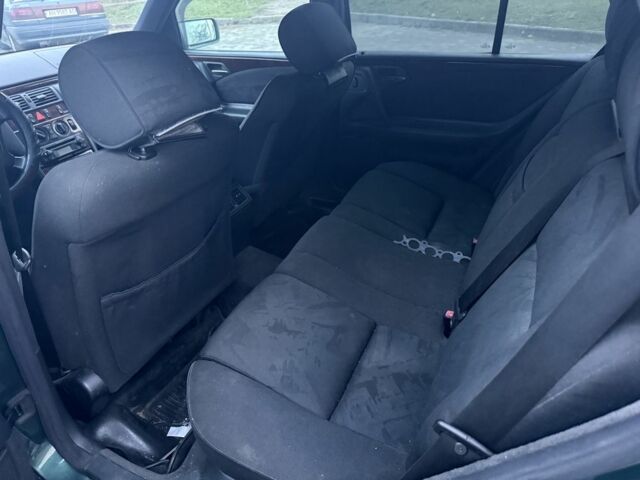 Зеленый Мерседес Е-Класс, объемом двигателя 2.6 л и пробегом 158 тыс. км за 1650 $, фото 5 на Automoto.ua