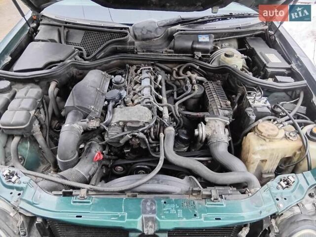 Зеленый Мерседес Е-Класс, объемом двигателя 2.15 л и пробегом 270 тыс. км за 3500 $, фото 25 на Automoto.ua
