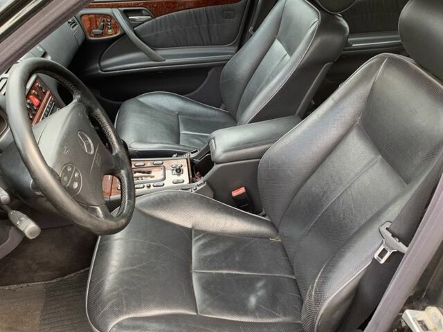 Зеленый Мерседес Е-Класс, объемом двигателя 3.2 л и пробегом 344 тыс. км за 4999 $, фото 4 на Automoto.ua