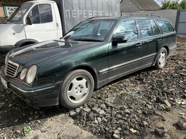 Зеленый Мерседес Е-Класс, объемом двигателя 3.2 л и пробегом 344 тыс. км за 4999 $, фото 1 на Automoto.ua