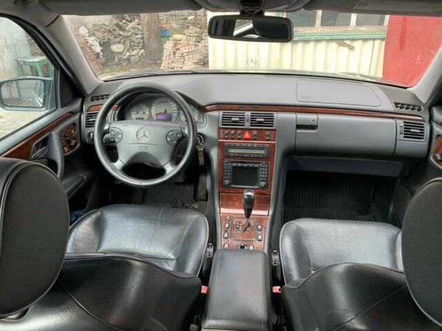 Зеленый Мерседес Е-Класс, объемом двигателя 3.2 л и пробегом 344 тыс. км за 4999 $, фото 7 на Automoto.ua