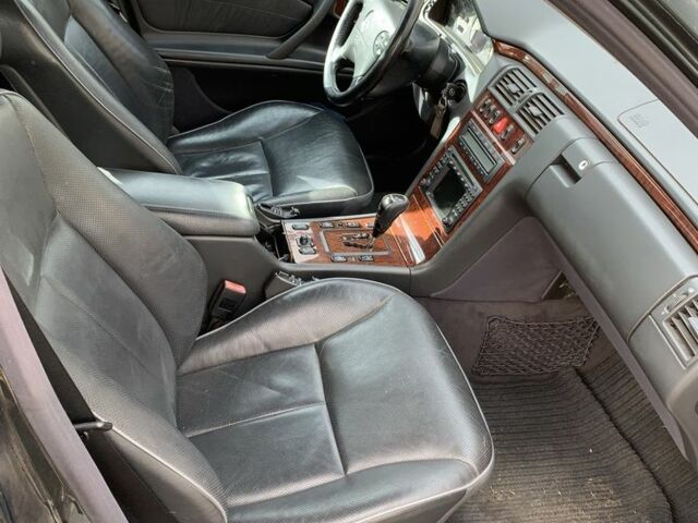 Зеленый Мерседес Е-Класс, объемом двигателя 3.2 л и пробегом 344 тыс. км за 4999 $, фото 5 на Automoto.ua