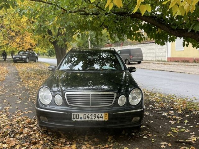 Зеленый Мерседес Е-Класс, объемом двигателя 3.2 л и пробегом 305 тыс. км за 5000 $, фото 1 на Automoto.ua