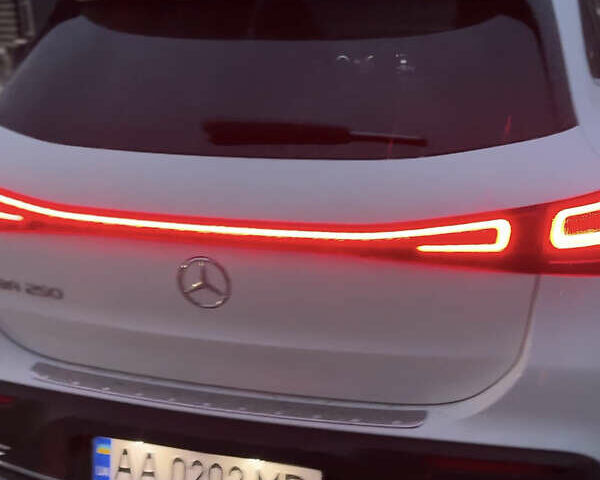 Білий Мерседес EQA, об'ємом двигуна 0 л та пробігом 6 тис. км за 40000 $, фото 1 на Automoto.ua