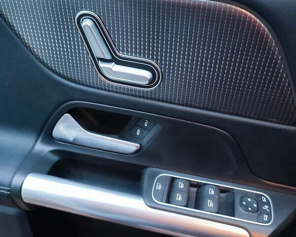 Белый Мерседес EQA, объемом двигателя 0 л и пробегом 12 тыс. км за 28999 $, фото 10 на Automoto.ua