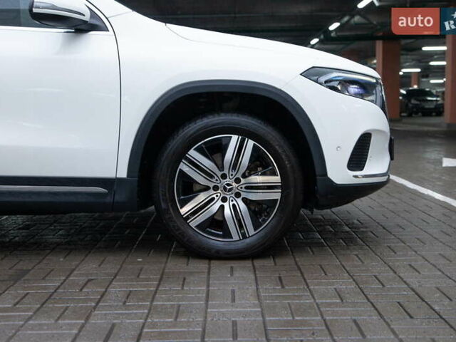 Белый Мерседес EQA, объемом двигателя 0 л и пробегом 12 тыс. км за 29500 $, фото 5 на Automoto.ua