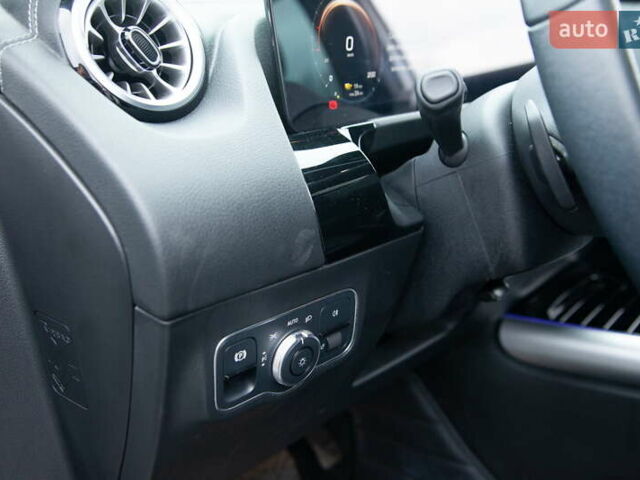 Белый Мерседес EQA, объемом двигателя 0 л и пробегом 12 тыс. км за 29500 $, фото 20 на Automoto.ua