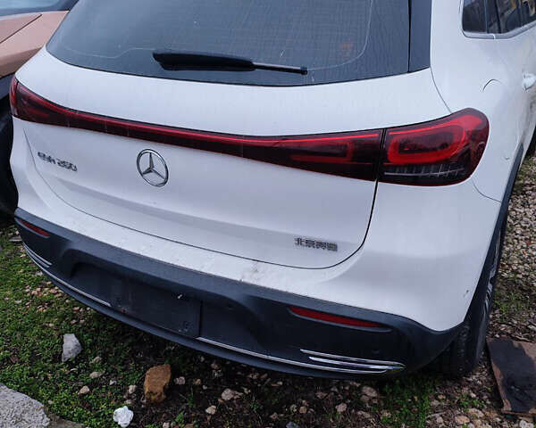 Белый Мерседес EQA, объемом двигателя 0 л и пробегом 12 тыс. км за 28999 $, фото 5 на Automoto.ua