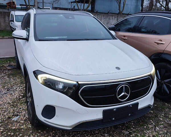 Белый Мерседес EQA, объемом двигателя 0 л и пробегом 12 тыс. км за 28999 $, фото 1 на Automoto.ua