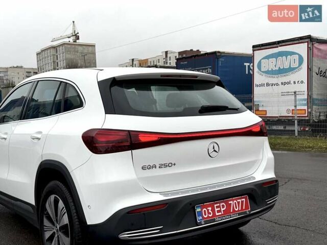 Белый Мерседес EQA, объемом двигателя 0 л и пробегом 19 тыс. км за 34400 $, фото 13 на Automoto.ua