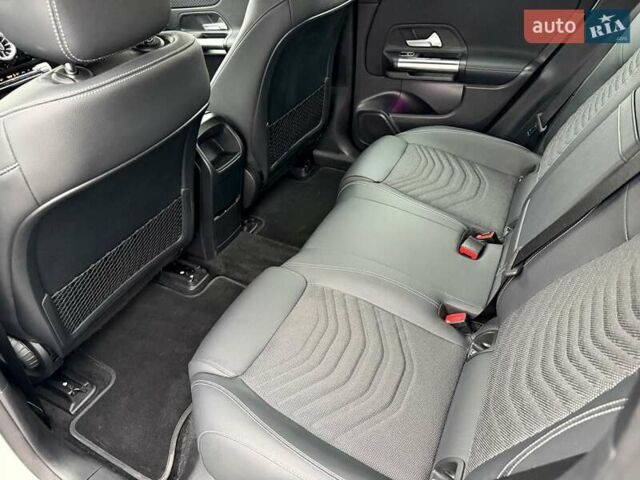 Белый Мерседес EQA, объемом двигателя 0 л и пробегом 19 тыс. км за 34400 $, фото 34 на Automoto.ua