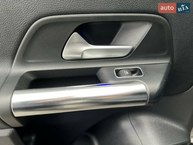 Черный Мерседес EQA, объемом двигателя 0 л и пробегом 123 тыс. км за 26000 $, фото 25 на Automoto.ua