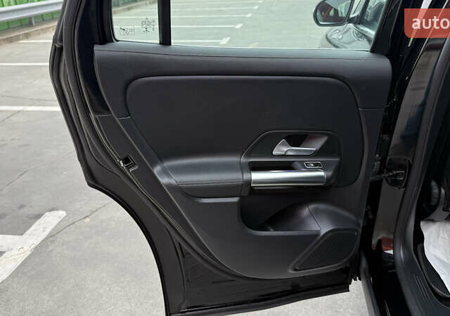 Черный Мерседес EQA, объемом двигателя 0 л и пробегом 123 тыс. км за 26000 $, фото 44 на Automoto.ua