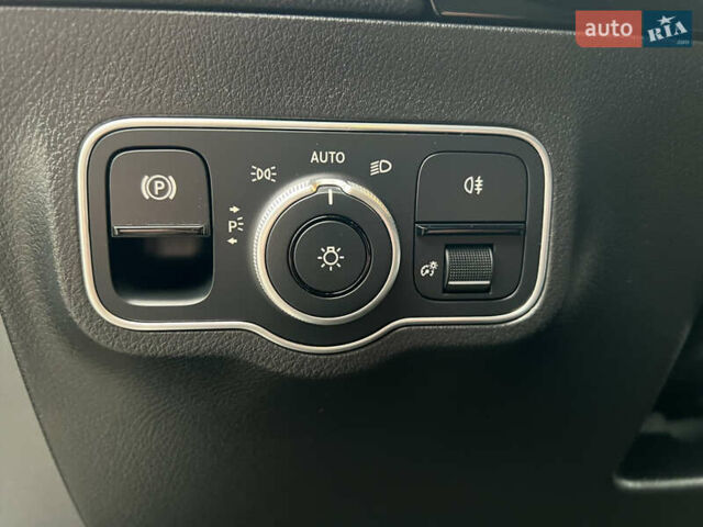 Черный Мерседес EQA, объемом двигателя 0 л и пробегом 123 тыс. км за 26000 $, фото 12 на Automoto.ua