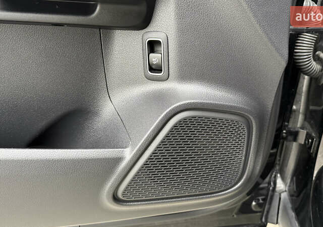 Черный Мерседес EQA, объемом двигателя 0 л и пробегом 123 тыс. км за 26000 $, фото 23 на Automoto.ua