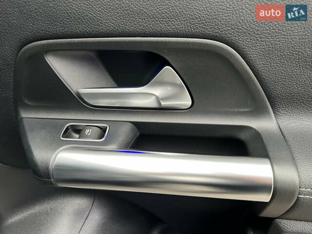 Черный Мерседес EQA, объемом двигателя 0 л и пробегом 123 тыс. км за 26000 $, фото 29 на Automoto.ua