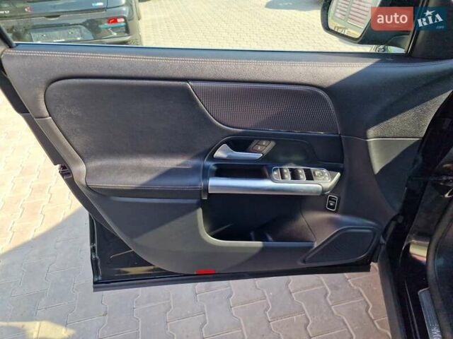Чорний Мерседес EQA, об'ємом двигуна 0 л та пробігом 122 тис. км за 25300 $, фото 28 на Automoto.ua