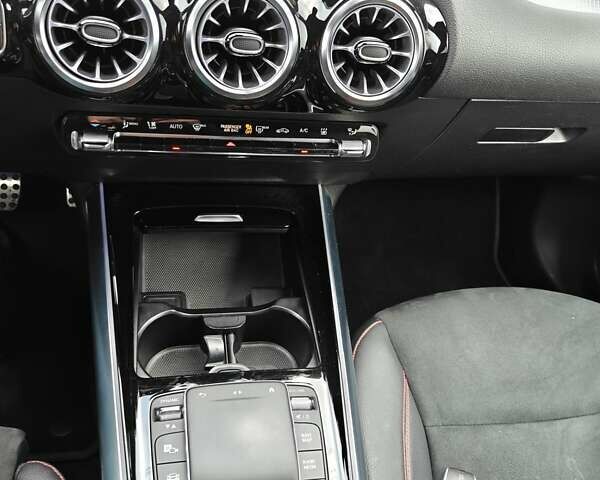 Черный Мерседес EQA, объемом двигателя 0 л и пробегом 183 тыс. км за 25900 $, фото 19 на Automoto.ua