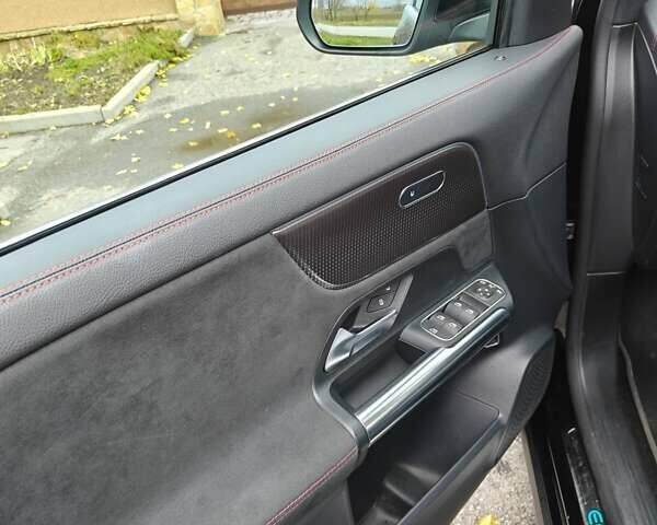 Черный Мерседес EQA, объемом двигателя 0 л и пробегом 183 тыс. км за 25900 $, фото 9 на Automoto.ua