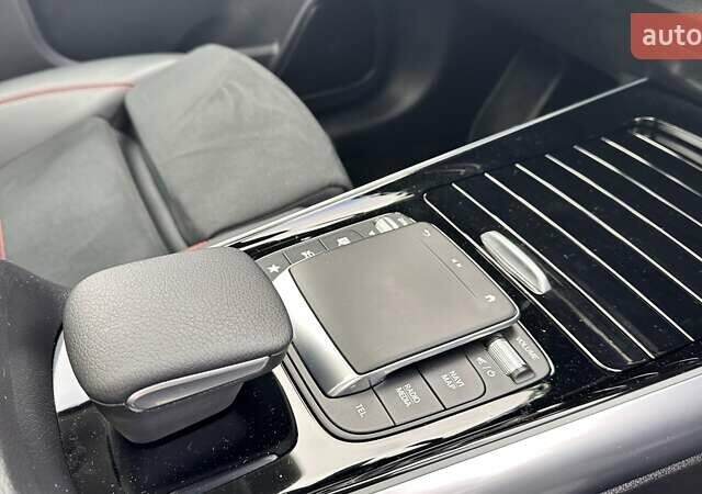 Чорний Мерседес EQA, об'ємом двигуна 0 л та пробігом 38 тис. км за 33300 $, фото 26 на Automoto.ua