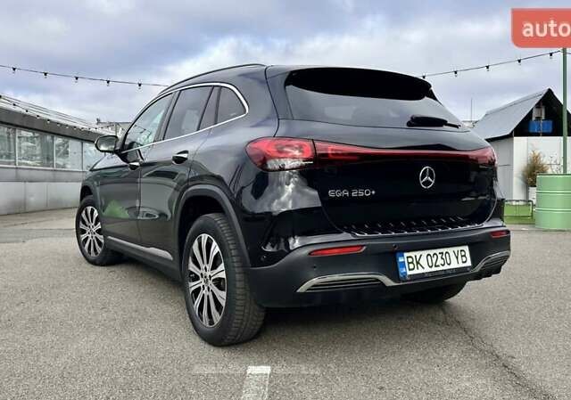Черный Мерседес EQA, объемом двигателя 0 л и пробегом 39 тыс. км за 32900 $, фото 5 на Automoto.ua