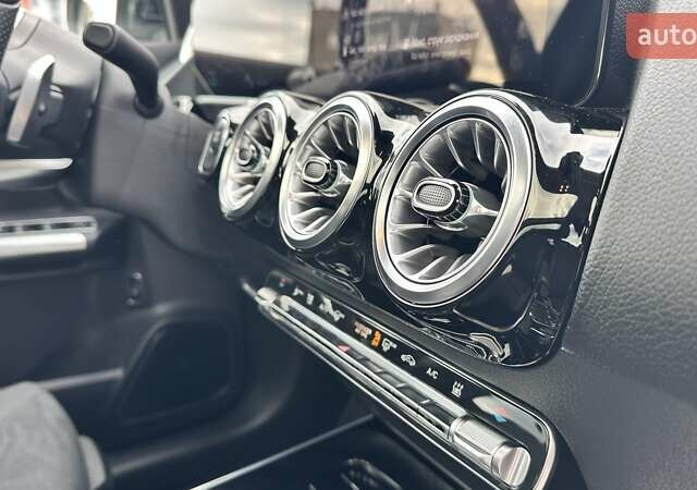 Чорний Мерседес EQA, об'ємом двигуна 0 л та пробігом 38 тис. км за 33300 $, фото 27 на Automoto.ua