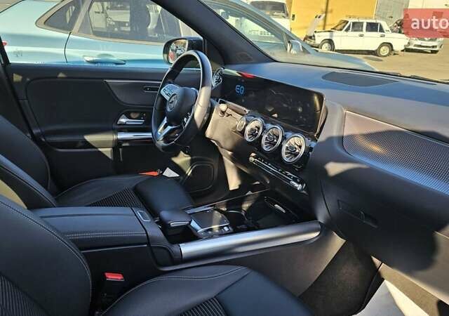 Черный Мерседес EQA, объемом двигателя 0 л и пробегом 50 тыс. км за 37200 $, фото 2 на Automoto.ua