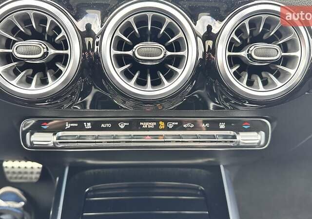 Чорний Мерседес EQA, об'ємом двигуна 0 л та пробігом 38 тис. км за 33300 $, фото 40 на Automoto.ua