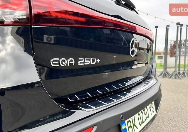 Чорний Мерседес EQA, об'ємом двигуна 0 л та пробігом 38 тис. км за 33300 $, фото 6 на Automoto.ua