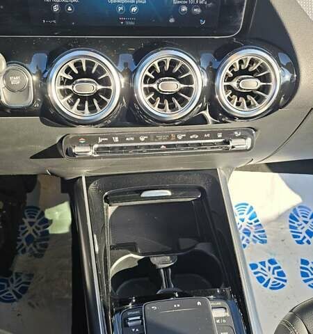 Черный Мерседес EQA, объемом двигателя 0 л и пробегом 50 тыс. км за 37200 $, фото 12 на Automoto.ua