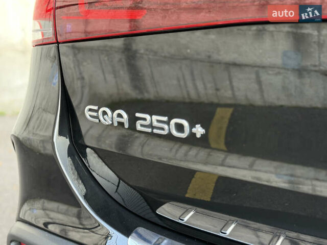 Черный Мерседес EQA, объемом двигателя 0 л и пробегом 35 тыс. км за 33500 $, фото 6 на Automoto.ua