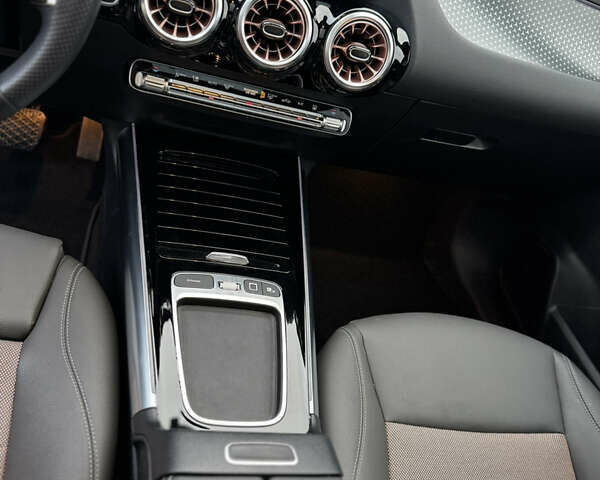 Черный Мерседес EQA, объемом двигателя 0 л и пробегом 8 тыс. км за 39115 $, фото 10 на Automoto.ua