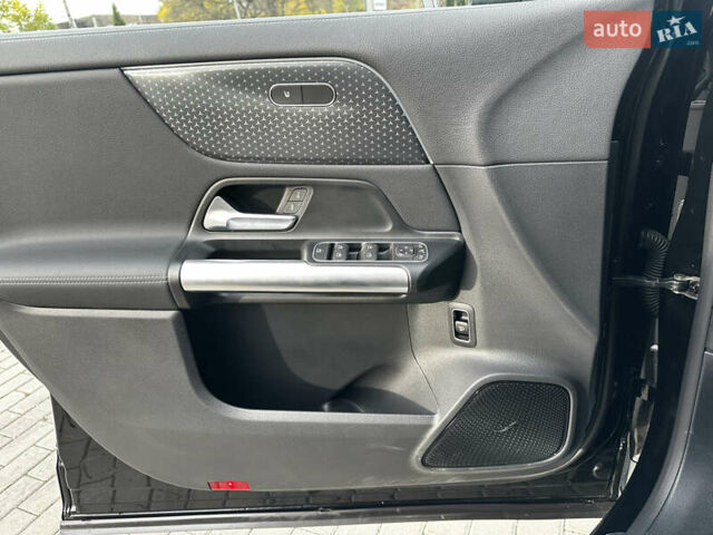 Черный Мерседес EQA, объемом двигателя 0 л и пробегом 11 тыс. км за 33800 $, фото 21 на Automoto.ua