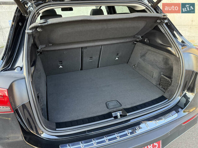 Черный Мерседес EQA, объемом двигателя 0 л и пробегом 35 тыс. км за 33500 $, фото 43 на Automoto.ua