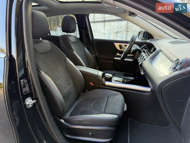 Черный Мерседес EQA, объемом двигателя 0 л и пробегом 35 тыс. км за 33500 $, фото 31 на Automoto.ua