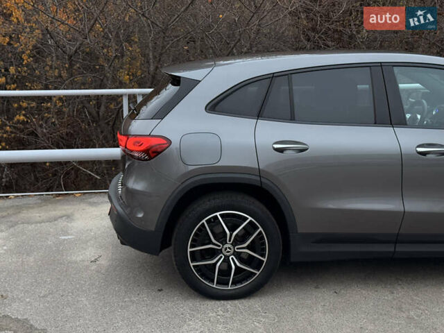 Серый Мерседес EQA, объемом двигателя 0 л и пробегом 93 тыс. км за 32900 $, фото 4 на Automoto.ua