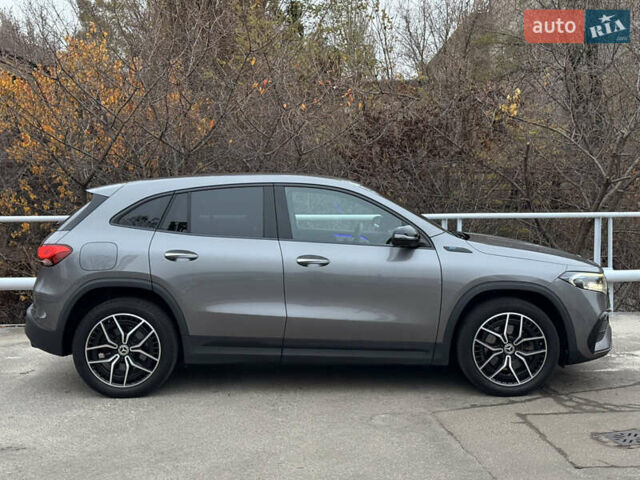 Серый Мерседес EQA, объемом двигателя 0 л и пробегом 93 тыс. км за 32900 $, фото 3 на Automoto.ua