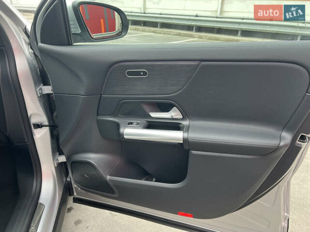 Серый Мерседес EQA, объемом двигателя 0 л и пробегом 25 тыс. км за 32000 $, фото 41 на Automoto.ua