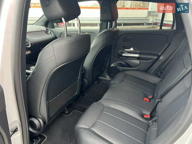 Серый Мерседес EQA, объемом двигателя 0 л и пробегом 25 тыс. км за 32000 $, фото 50 на Automoto.ua