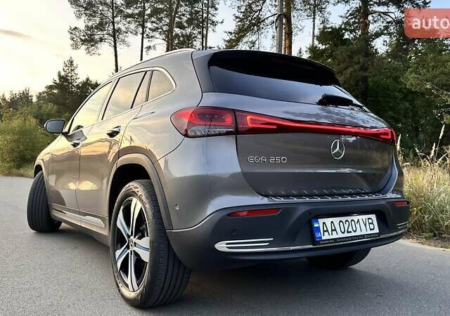 Сірий Мерседес EQA, об'ємом двигуна 0 л та пробігом 72 тис. км за 39000 $, фото 2 на Automoto.ua