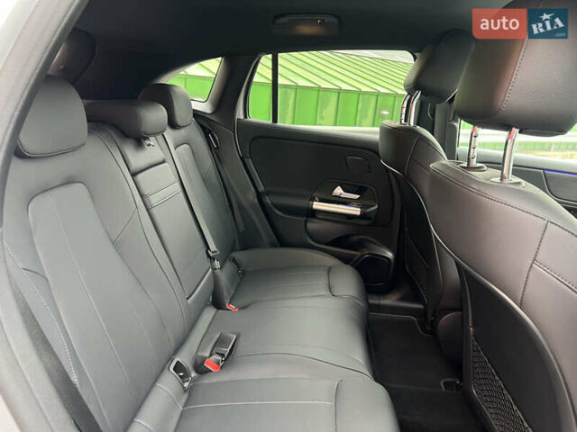 Серый Мерседес EQA, объемом двигателя 0 л и пробегом 25 тыс. км за 32000 $, фото 47 на Automoto.ua