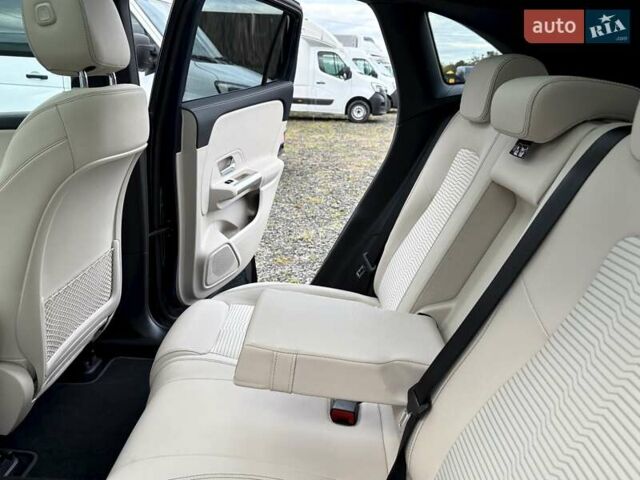 Синий Мерседес EQA, объемом двигателя 0 л и пробегом 68 тыс. км за 25800 $, фото 62 на Automoto.ua