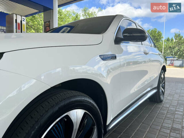Білий Мерседес EQC, об'ємом двигуна 0 л та пробігом 34 тис. км за 31999 $, фото 5 на Automoto.ua