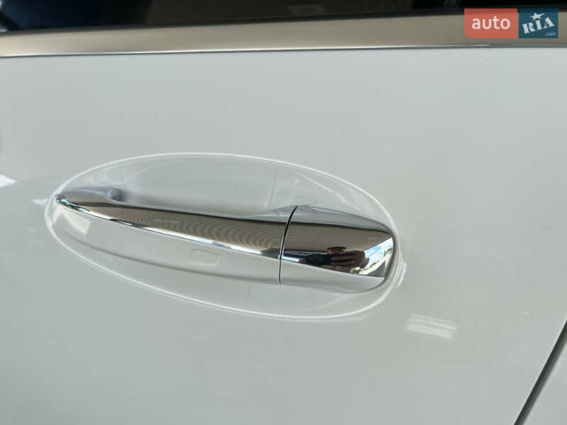 Білий Мерседес EQC, об'ємом двигуна 0 л та пробігом 34 тис. км за 31999 $, фото 28 на Automoto.ua