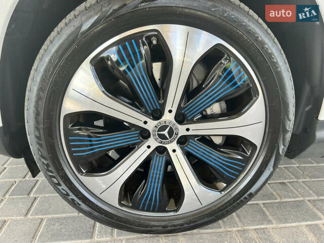 Білий Мерседес EQC, об'ємом двигуна 0 л та пробігом 34 тис. км за 31999 $, фото 29 на Automoto.ua